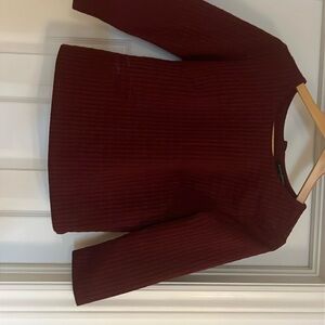 Burgundy structured top
Great for the office